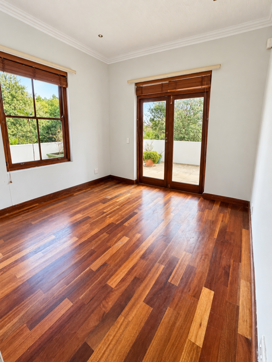 5 Bedroom Property for Sale in North Oaks Western Cape